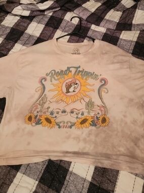 Buc-ee's "Road Trippin'" Tie-Dye Cropped Graphic Tee Shirt